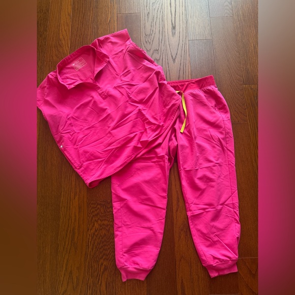Figs Scrubs Set - Picture 1 of 8